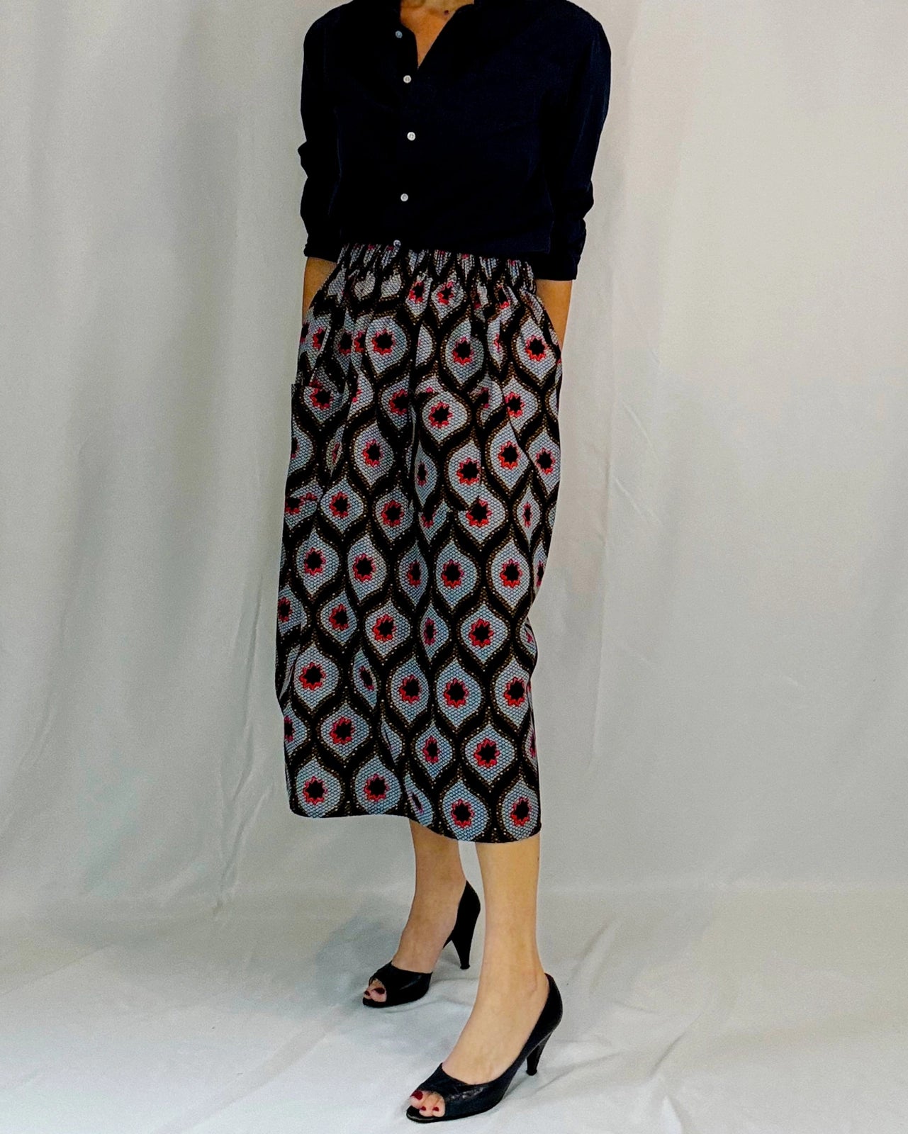 Red Stars Elastic Waist Midi Skirt