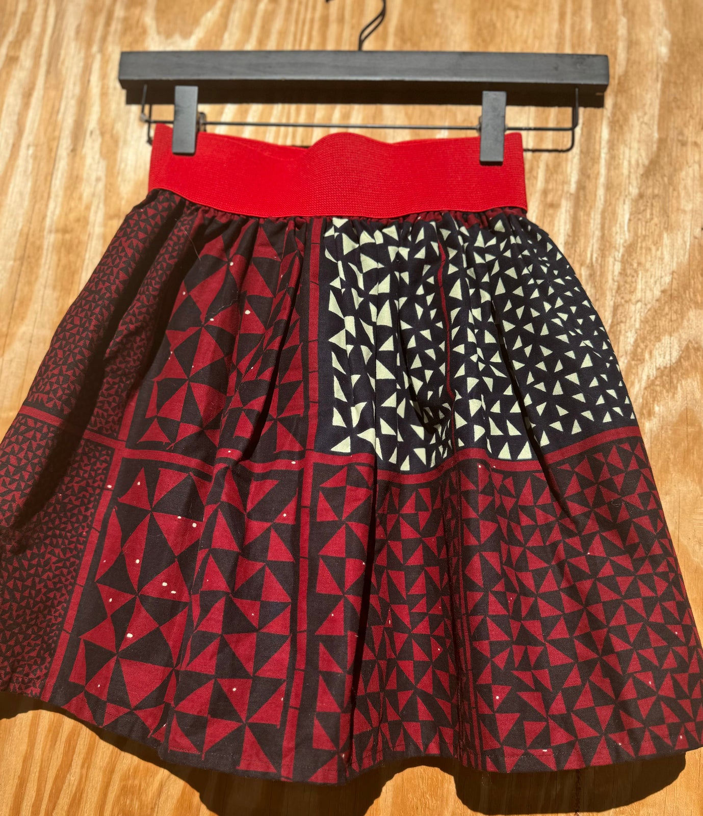 Burgundy Navy Elastic Waist  Mini Skirt red  band