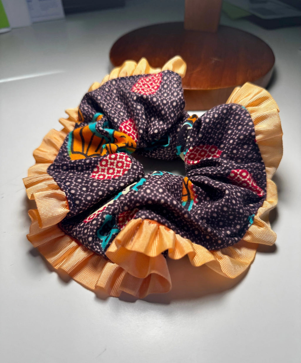 Oversized onsēm Scrunchie Apricot Ruffle