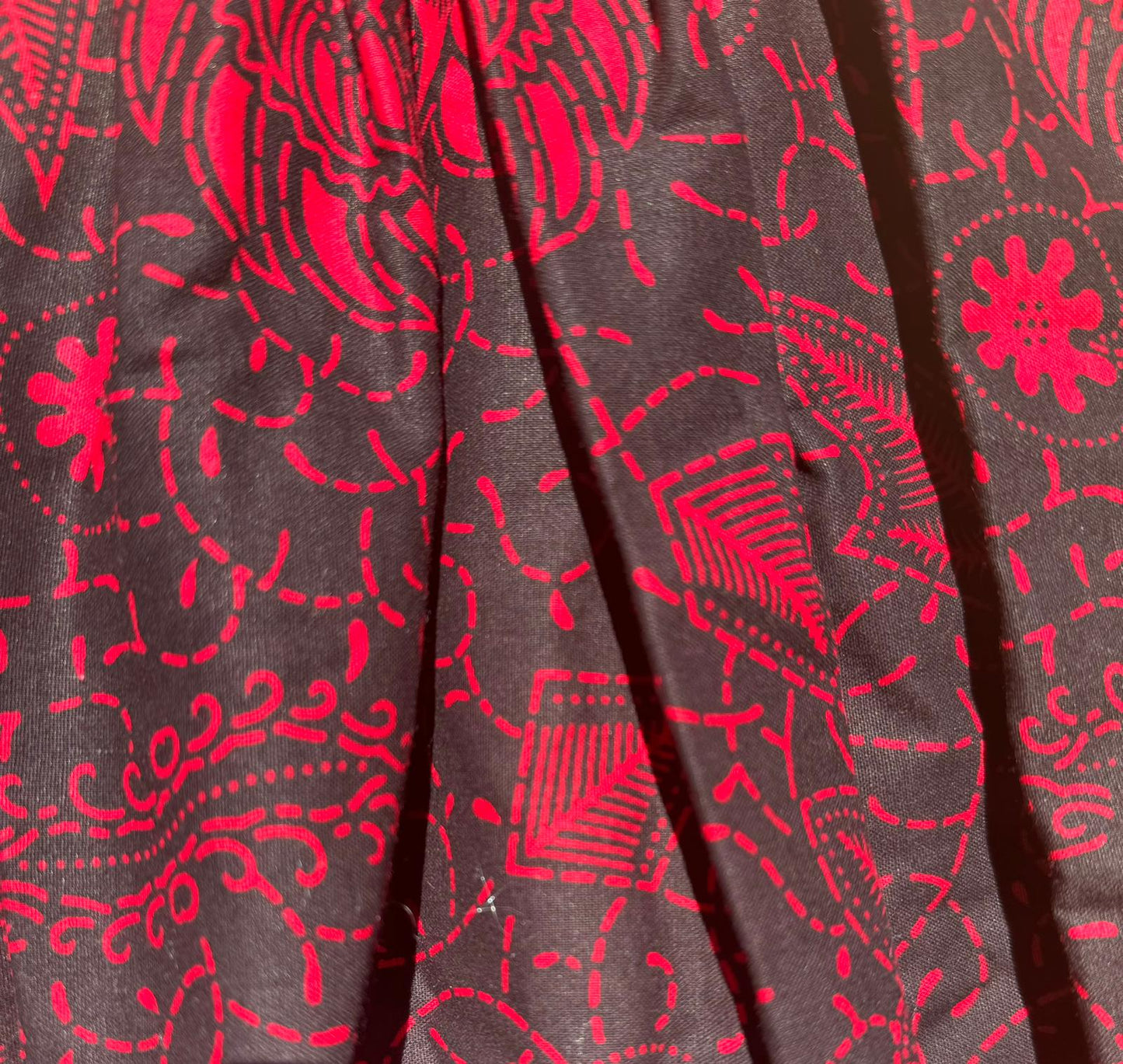 Black & red elastic waist mini skirt african print close up