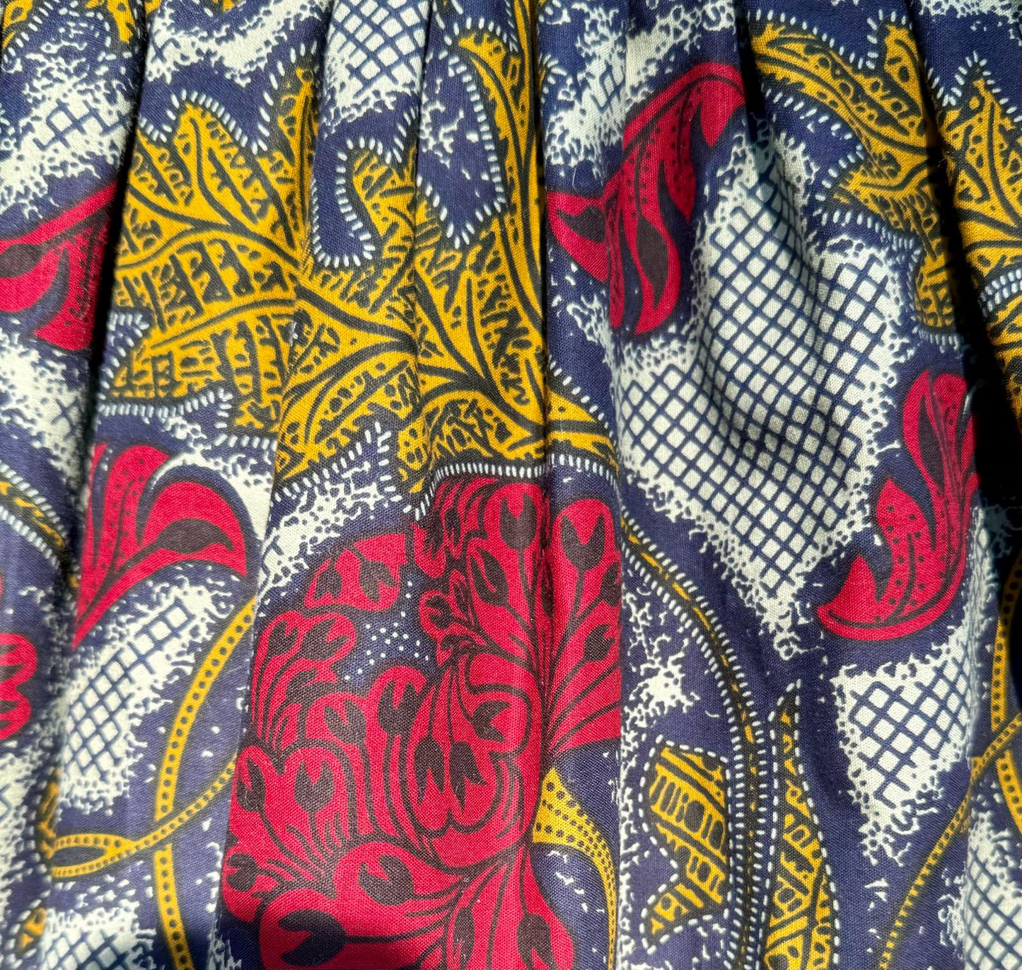 Vine leaves elastic Mini skirt Red and gold african print close up
